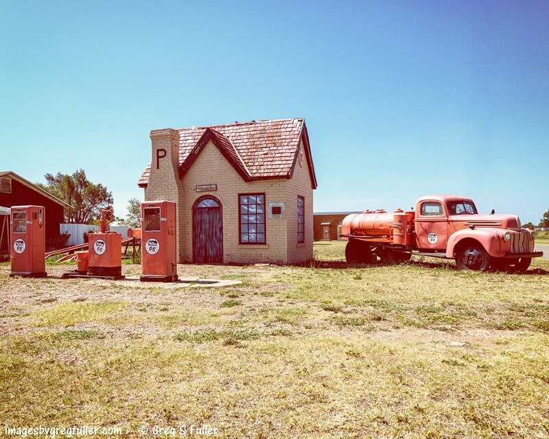 Along Route 66 - 1929 Phillips 66 Service Station - Texas

#mcleantexas 
#phillips66 
#vintagefordtruck 
#vintageford #antiquefordtruck 
#route66roadtripper  #oldfordtruck 
#alongroute66 #themotherroad 
#route66 
#getyourkiksonroute66  #motherroad  #them… instagr.am/p/CqJ_PTeOfIC/