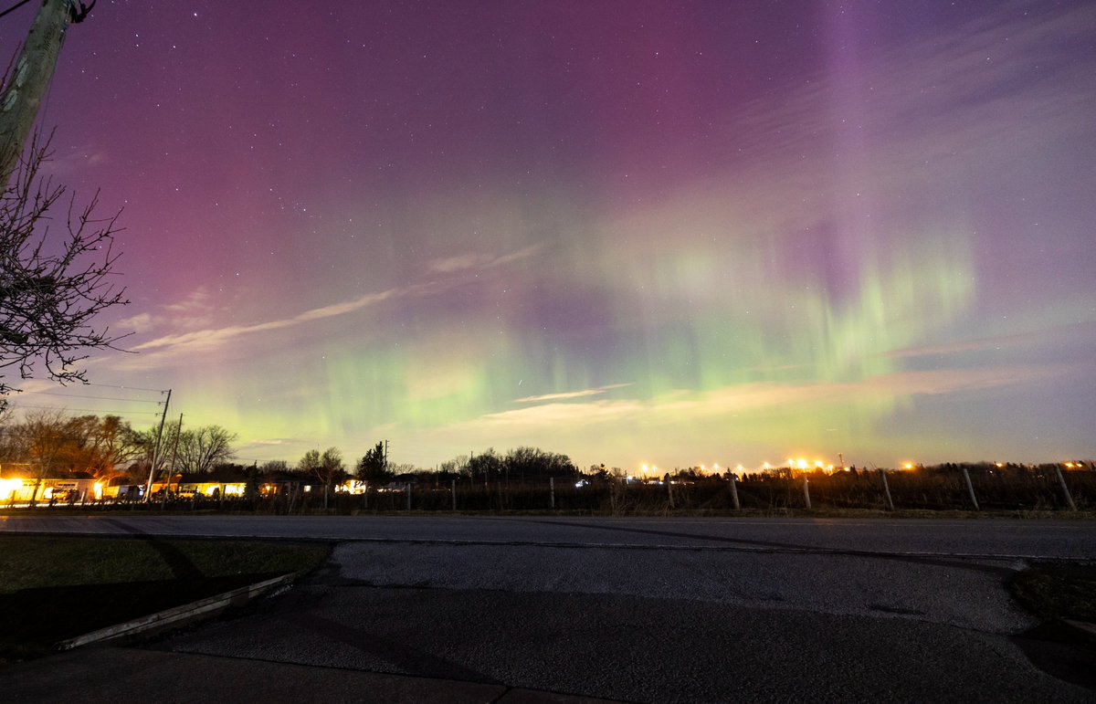 AstroBackyard's tweet photo. An incredible appearance of the Northern Lights here in St. Catharines, Ontario tonight! I've never seen anything like this.
@weathernetwork @StormHour @CTVNews @CTVToronto @StCatStandard 
#northernlights #AuroraBorealis https://t.co/pRvAOeqS1e