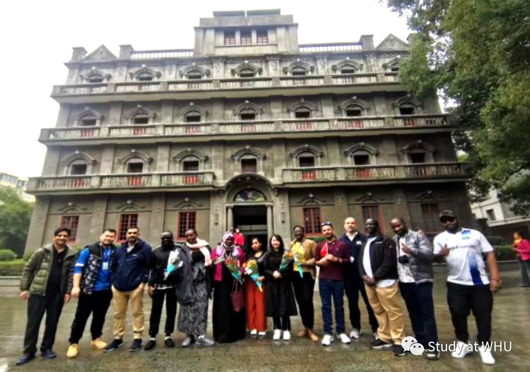 WHU_1893's tweet photo. 📸🤳#Internationalstudents from #WuhanUniversity #MPAprogram went to Jiangxi for social practice.👣✨
😊🎉They experienced Chinese #traditionalculture and #modernization progress through colorful events, from visiting famous cityspots to watching shows held by #Xinyu students. https://t.co/7dRctw3vZv