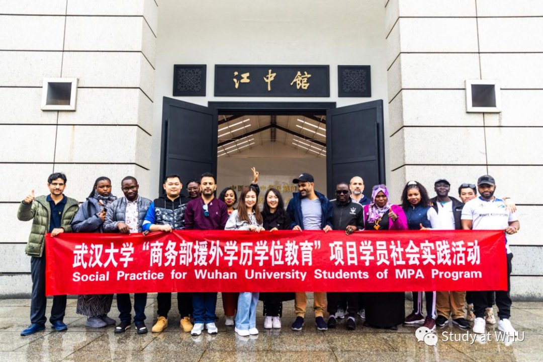 WHU_1893's tweet photo. 📸🤳#Internationalstudents from #WuhanUniversity #MPAprogram went to Jiangxi for social practice.👣✨
😊🎉They experienced Chinese #traditionalculture and #modernization progress through colorful events, from visiting famous cityspots to watching shows held by #Xinyu students. https://t.co/7dRctw3vZv