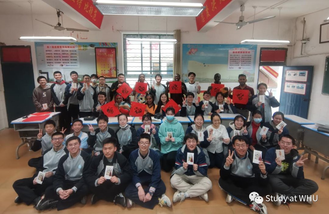 WHU_1893's tweet photo. 📸🤳#Internationalstudents from #WuhanUniversity #MPAprogram went to Jiangxi for social practice.👣✨
😊🎉They experienced Chinese #traditionalculture and #modernization progress through colorful events, from visiting famous cityspots to watching shows held by #Xinyu students. https://t.co/7dRctw3vZv