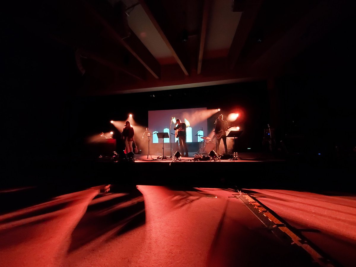 millerjtm's tweet photo. They say "fake it 'till you make it"
'Till your life is one big lie
Skye Peterson, Not So Sure
Such a great concert tonight with @AndrewPeterson #ResurrectionLetters https://t.co/8Qr7dunf9G