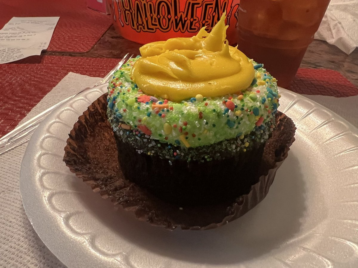 David Benjamin on Twitter "Dessert at home Giant Cupcake from Smiths