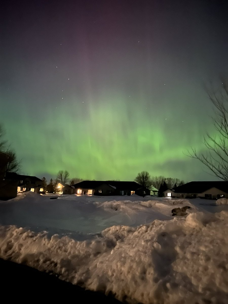 conwaycrc's tweet photo. I have now seen the Northern Lights. Pretty awesome. #northenlights https://t.co/FIaxQktcJf