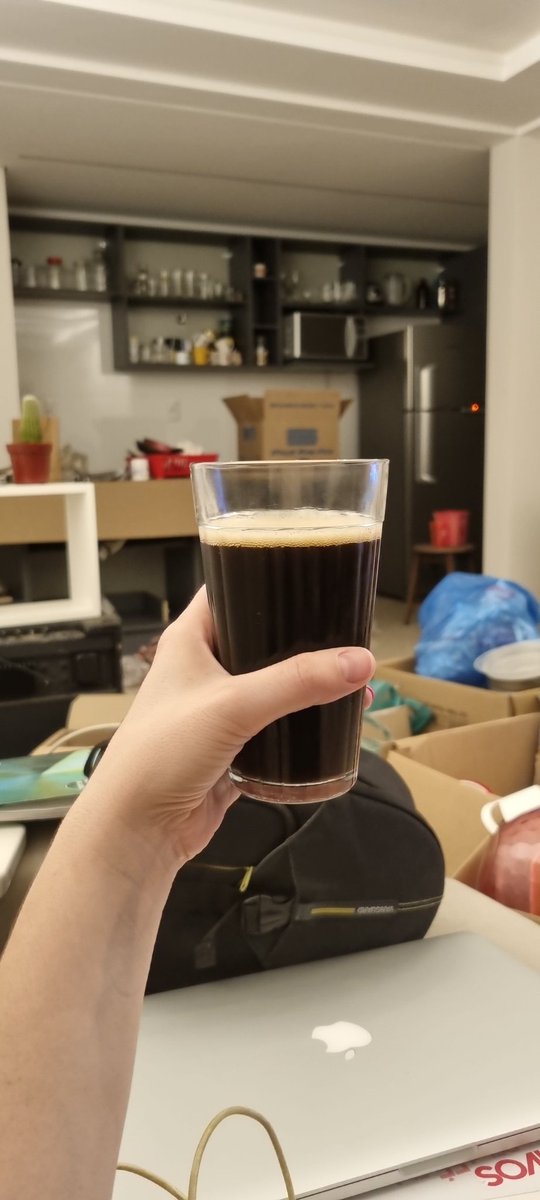 thapfluck's tweet photo. temos metade do nosso armário pronto e estamos comemorando com a nossa cerveja  🙌

@pitotip https://t.co/LLCQIrqlmH