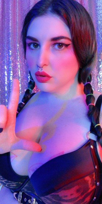 What would you do for the opportunity to eat My spit? https://t.co/bkEUZ7cXVy