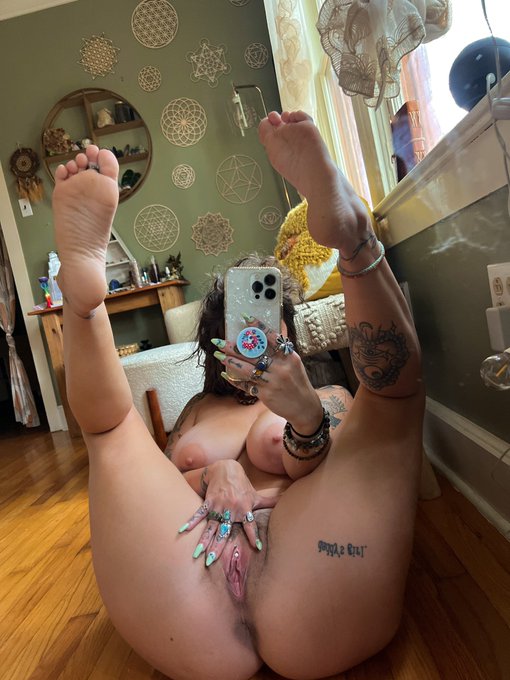 my site is on 🌼SALE🌼  for new &amp; expired subscribers 😍  https://t.co/v07VxQle6j https://t.co/QFo3icga