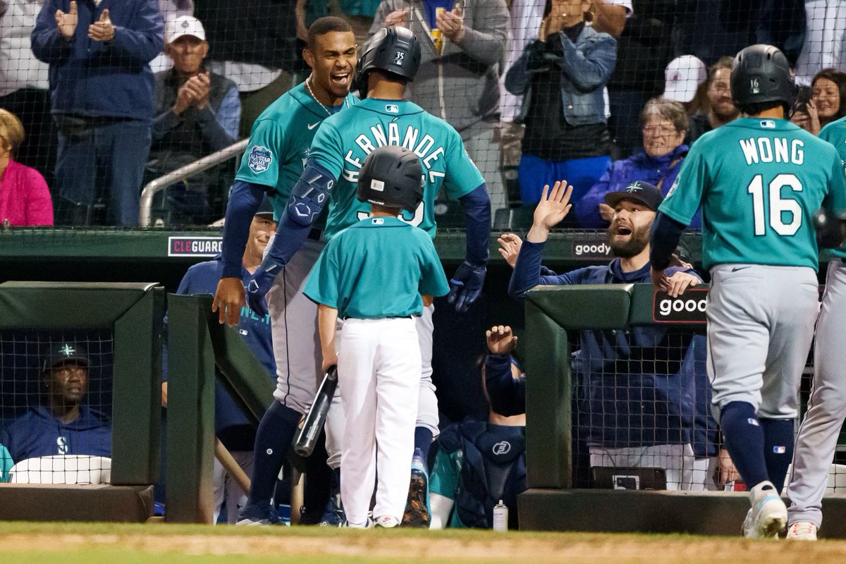 CirclingSports's tweet photo. Here are some photos by @_LivLyons as our @Mariners are currently clobbering the @Reds, 17-5
#SeaUsRise #ATOBTTR #SpringTraining #SeattleMariners #Baseball #MLB #MarinersBaseball #SeattleBaseball #CincinnatiReds #Reds #teoscarhernandez #juliorodriguez #ajpollock https://t.co/WoSH3O6ViX