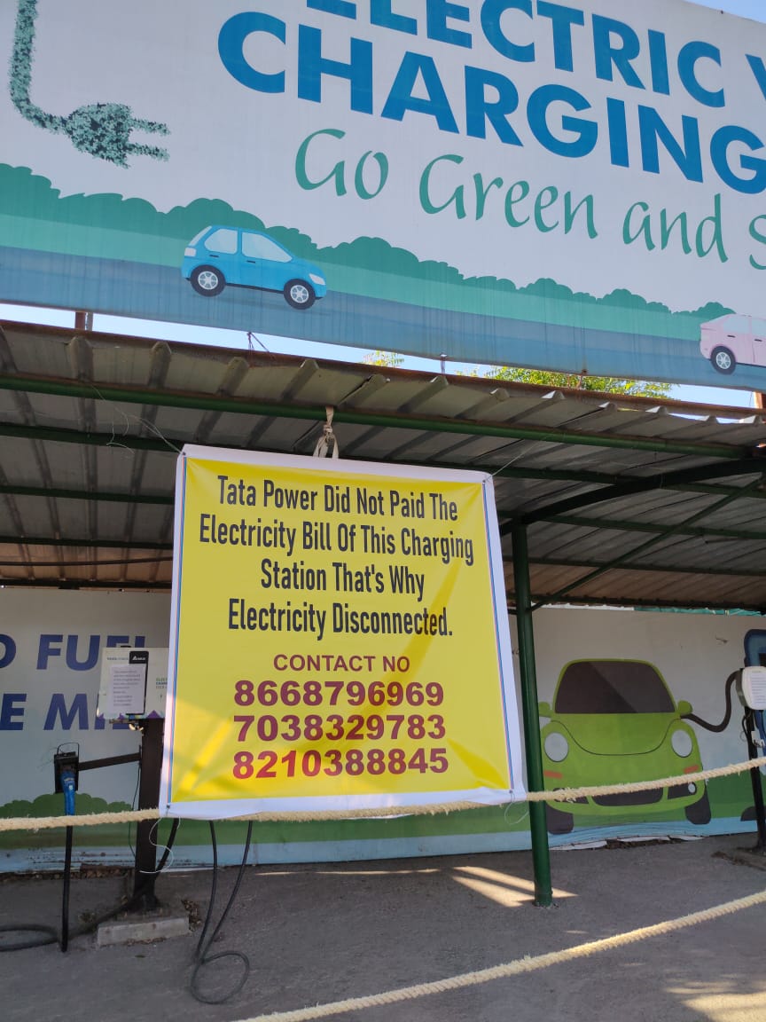 s2kanase's tweet photo. @TataPower The FC at Smile Stone motel is blocked by MSEB as tata power did not pay the bill. Still the charger is showing available in tata power app, how can #Tatapower explain this?? https://t.co/tGz1aDOgLH