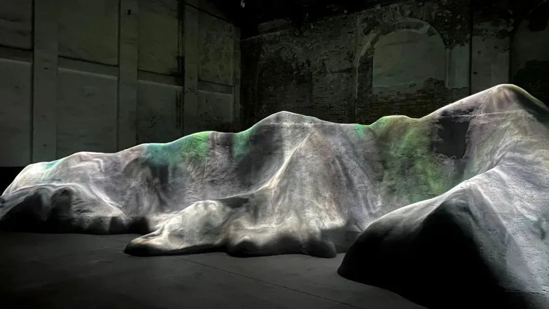hecoos2018's tweet image. Through the translation of terrain by artificial intelligence, different perspectives on civilization's understanding... this is so cool! 

#hecoos uses #3DMapping to apply the rendering textures onto the terrain, achieving a fusion of oriental charm and modern technology.