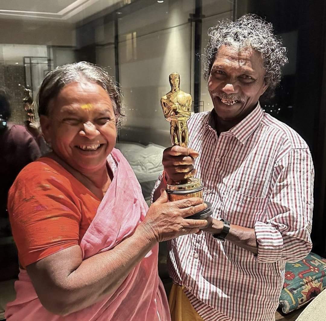 MechTechPankaj's tweet image. Oscar goes to Bellie and Bomman.
दक्षिण भारत के राज्य तमिलनाडू के मूल निवासी Bellie and Bomman ने पूरे विश्व में भारत का नाम रोशन किया है |
#oscar #bharat #nativepeople #nativeindian