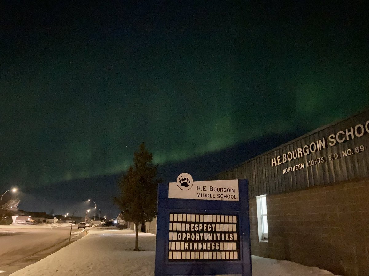 How cool is this!? Our school division is Northern Lights Public Schools! @HEBourgoin @nlpsab Beautiful Alberta skies!
