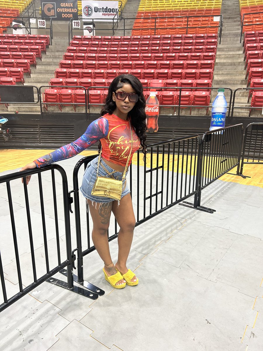 SheQueenD_'s tweet photo. Fire like Cayenne🌶️ https://t.co/OaslyxKPbO