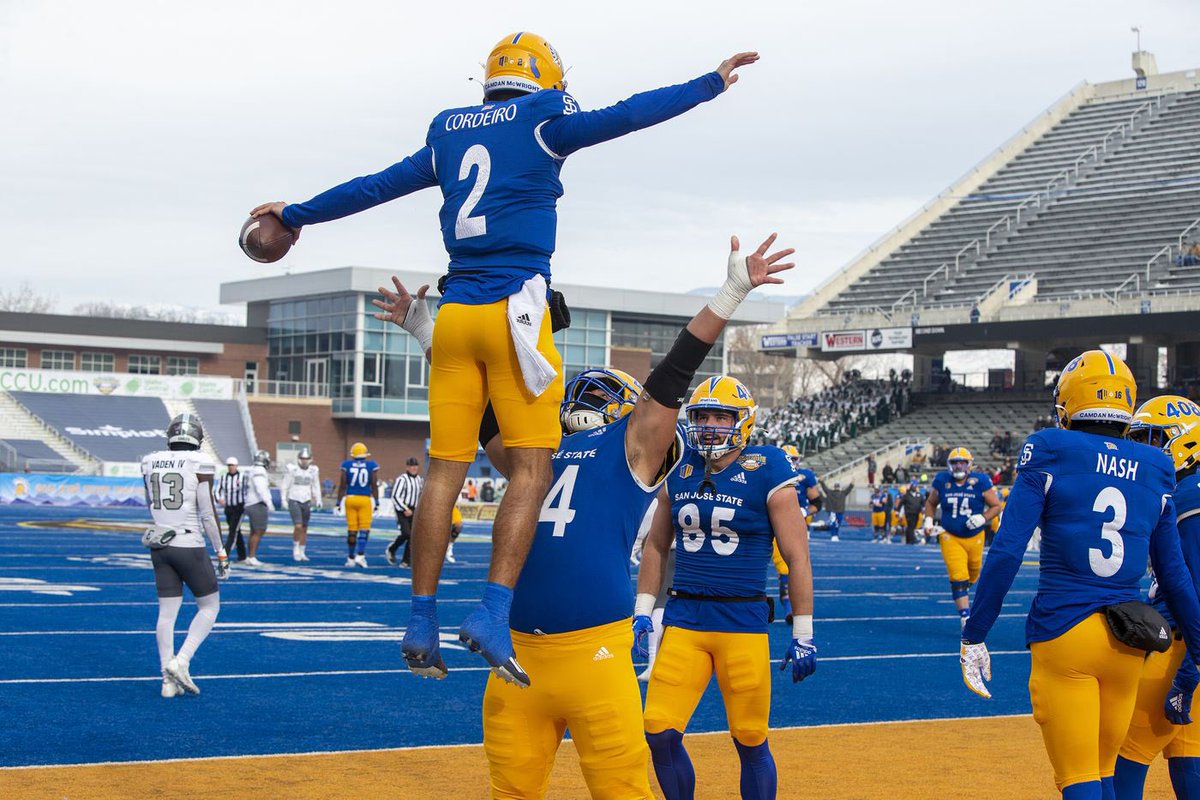 Extremely blessed to receive a scholarship from San Jose State University!!⚡️⚡️
<a href="/RealCoachCarter/">Alonzo “Zo” Carter</a> <a href="/CoachPerry2012/">Coach Perry</a> <a href="/CoachO_BHS/">Coach O</a> <a href="/BHSJacketsFB/">BHS Football</a>
#ScoSpartans