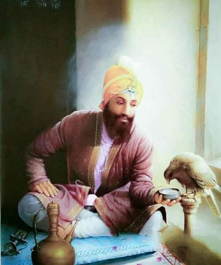 ਰੋਗਨ ਤੇ ਅਰ ਸੋਗਨ ਤੇ ਜਲ ਜੋਗਨ ਤੇ ਬਹੁ ਭਾਂਤਿ ਬਚਾਵੈ ॥ ਸਤ੍ਰ ਅਨੇਕ ਚਲਾਵਤ ਘਾਵ ਤਊ ਤਨ ਏਕ ਨ ਲਾਗਨ ਪਾਵੈ ॥ ਰਾਖਤ ਹੈ ਅਪਨੋ ਕਰ ਦੈ ਕਰ ਪਾਪ ਸੰਬੂਹ ਨ ਭੇਟਨ ਪਾਵੈ ॥ ਔਰ ਕੀ ਬਾਤ ਕਹਾ ਕਹ ਤੋ ਸੌਂ ਸੁ ਪੇਟ ਹੀ ਕੇ ਪਟ ਬੀਚ ਬਚਾਵੈ ॥੬॥੨੪੮॥ ਧੰਨ ਧੰਨ ਗੁਰੂ ਗੋਬਿੰਦ ਸਿੰਘ ਸਾਹਿਬ ਜੀ ਮਹਾਰਾਜ ਜੀ