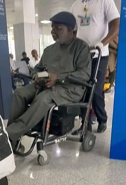 Nicole_Izoduwa's tweet photo. Agbado lovers are tagging DSS to my posts. 

You dimwits  think I’m Afraid? Let me help you 
@OfficialDSSNG , Tinubu is a drug baron and is about to bribe the CJN of Nigeria in a meeting in London.
What are you doing about it? https://t.co/HspOguFYHk