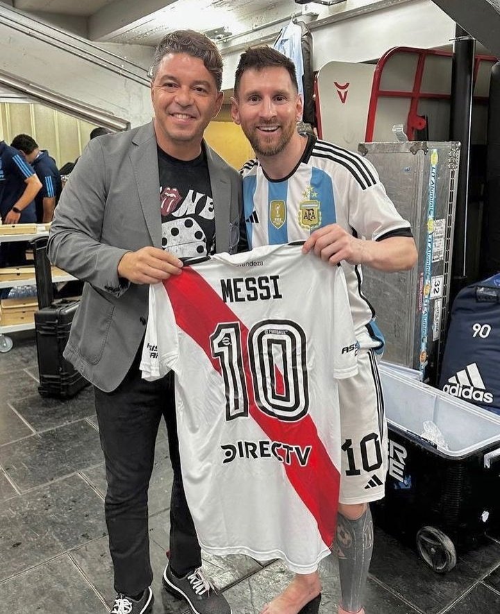 mishonario's tweet photo. Probablemente los dos tipos que más alegrías me dieron en toda mi vida. https://t.co/7QzLm8daip