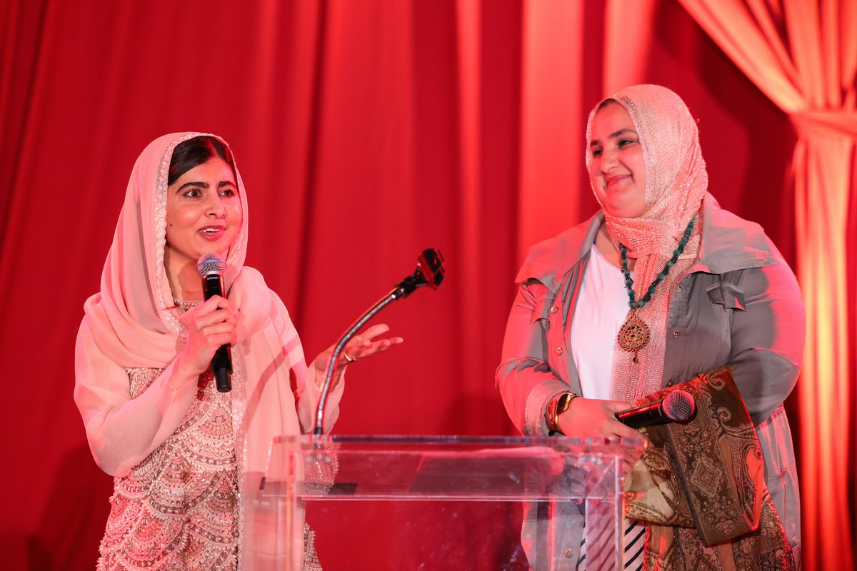 Oscars weekend. Such a great night. <a href="/Lena_Khan/">Lena Khan</a> and <a href="/Malala/">Malala Yousafzai</a> <a href="/priyankachopra/">PRIYANKA</a> 🎥💫🎥