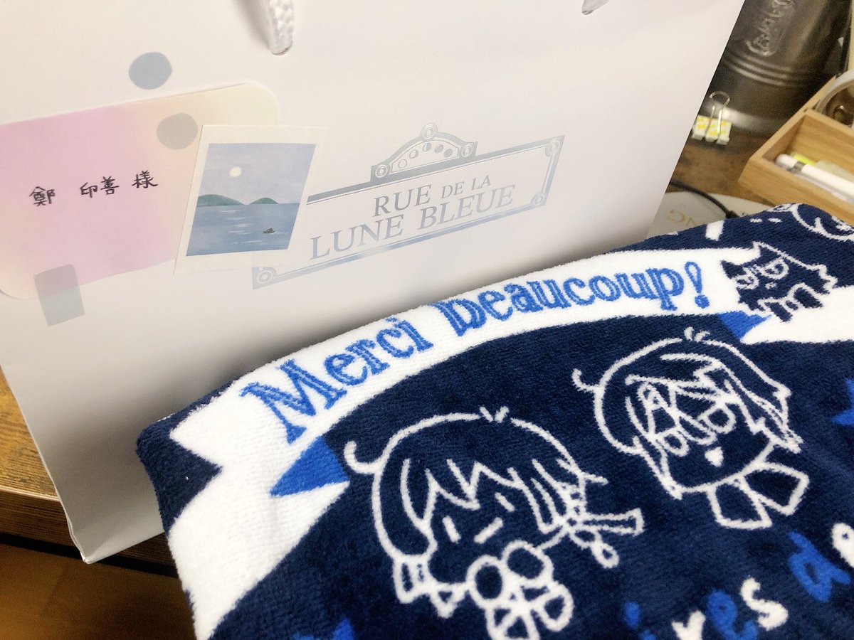 eikokusinsi____'s tweet photo. #望月淳　#ヴァニタスの手記 
望月先生からの御礼品が届きました。名前を直接書いていただいたようで大変感激です! こちらこそ、素晴らしい作品に参加できて大変嬉しかったです。ありがとうございました。タオルとてもかわいいです！ https://t.co/ICsPGJ8j7X