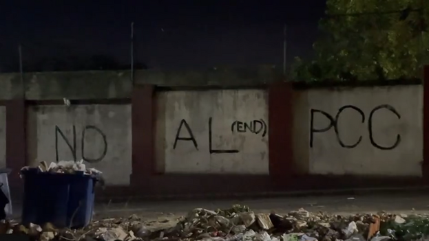 14ymedio's tweet image. #Video "No al PCC", un nuevo #cartel contra el régimen cubano #aparece en La Habana bit.ly/3JZo3fO 
👉La acción fue realizada de madrugada en el Parque Aguirre, en Plaza de la Revolución