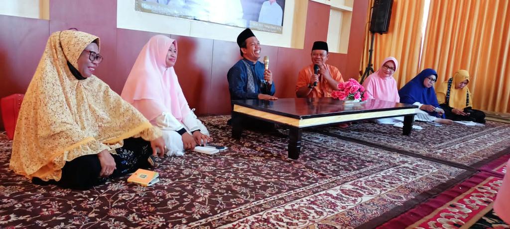 MayanNini's tweet photo. BKMT Kecamatan Baruga kali ke lima berpartisipasi dalam kegiatan Syuting Syiar Romadhon 1444 H di Rujab Walikota Kendari pada hari Jum'at, 24 Maret 2023 pukul 08.00 WITA - selesai. https://t.co/h1t8WLBrZG