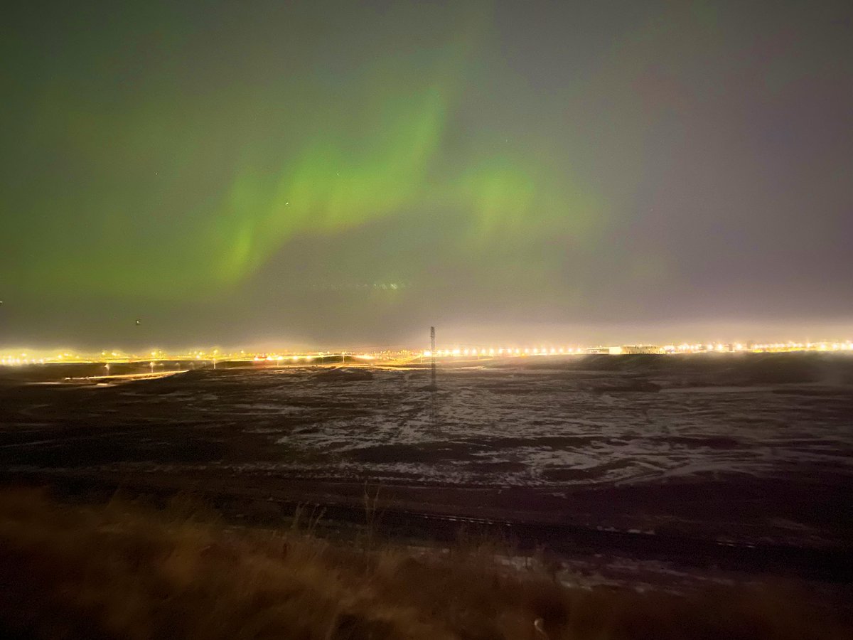 savenosecreek's tweet photo. If we are successful in creating a Park in the Nose Creek Valley we want to become an Urban Star Park for nights like TONIGHT!! #SaveNoseCreek #SNCsky #yyc #rockyviewcounty #airdrie #yyccc #abpoli #cdnpoli #aurora #AuroraBorealis #northernlights https://t.co/JCFd0qTerK