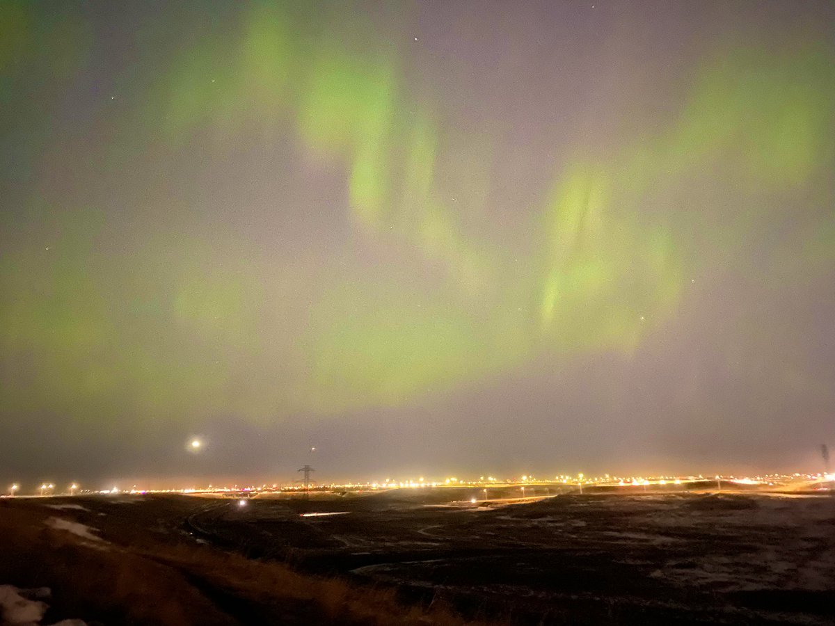 savenosecreek's tweet photo. If we are successful in creating a Park in the Nose Creek Valley we want to become an Urban Star Park for nights like TONIGHT!! #SaveNoseCreek #SNCsky #yyc #rockyviewcounty #airdrie #yyccc #abpoli #cdnpoli #aurora #AuroraBorealis #northernlights https://t.co/JCFd0qTerK