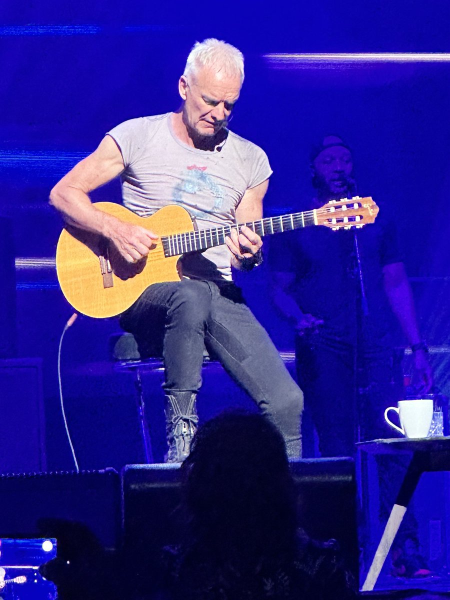 jmcl_gtr's tweet photo. Thank you @OfficialSting for an absolute amazing concert in #Singapore ! You are not only a fantastic musician, but a great soul ! https://t.co/bmQpjUBUI4