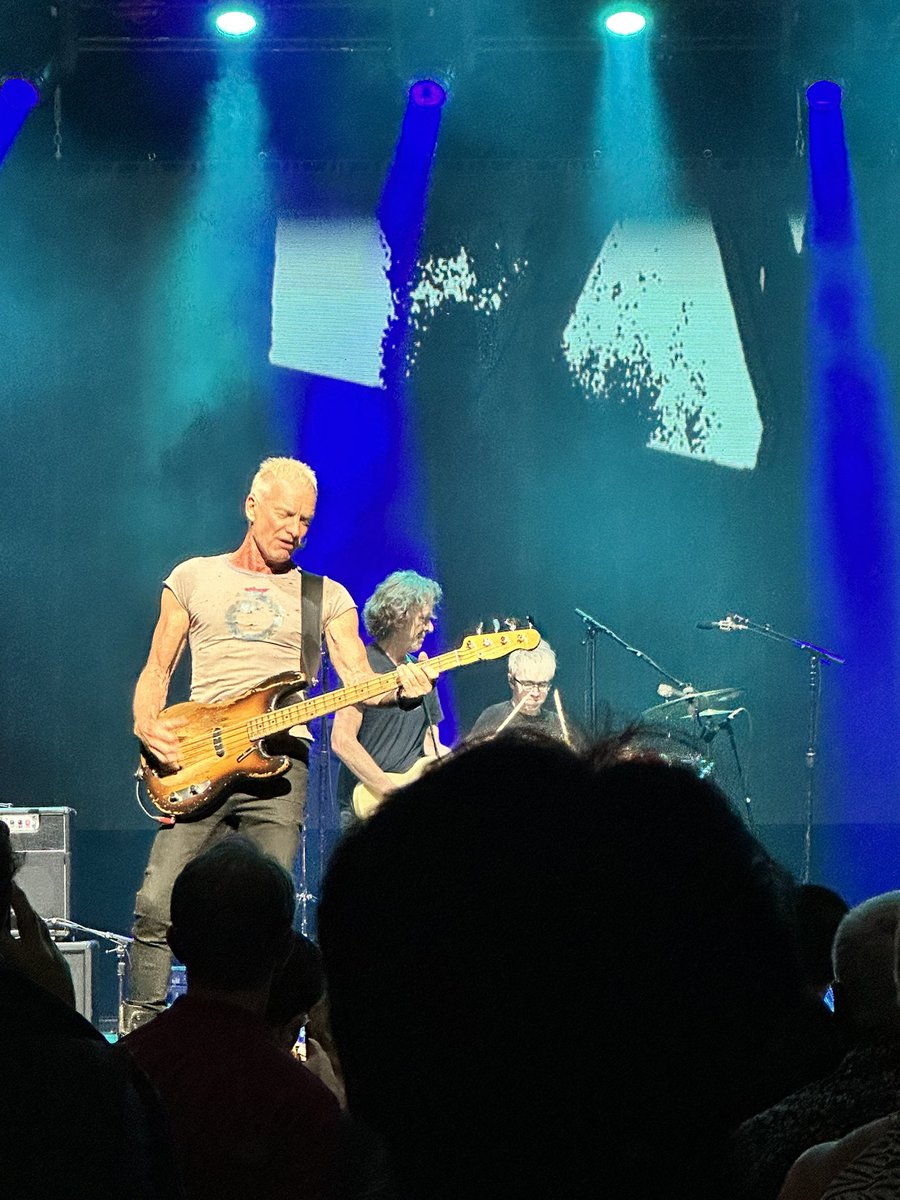 jmcl_gtr's tweet photo. Thank you @OfficialSting for an absolute amazing concert in #Singapore ! You are not only a fantastic musician, but a great soul ! https://t.co/bmQpjUBUI4