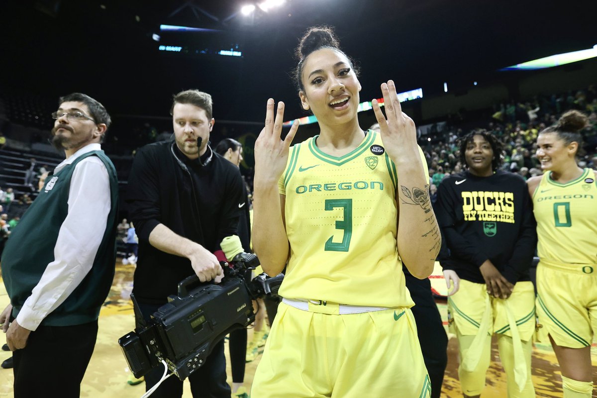 OregonWBB's tweet photo. Shooters shoot. Have yourself a day, 3. 

• 23 points
• 6 3-pointers 
• Both season highs 

#GoDucks | @HurstAhlise https://t.co/lcFqtdIrM6