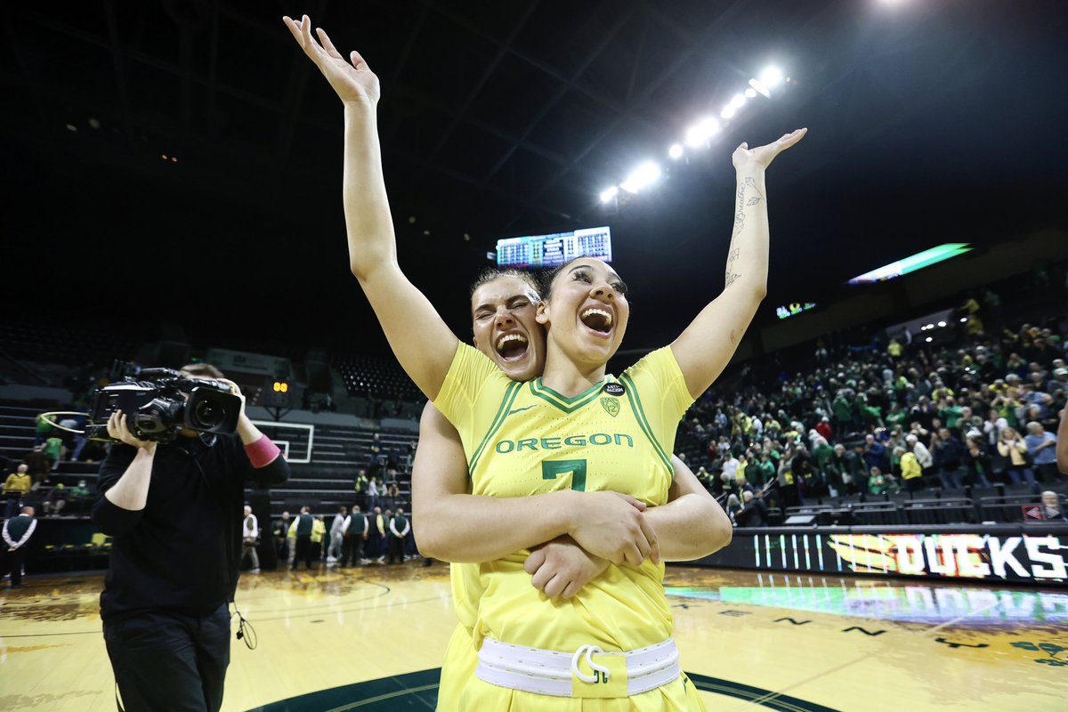 OregonWBB's tweet photo. Shooters shoot. Have yourself a day, 3. 

• 23 points
• 6 3-pointers 
• Both season highs 

#GoDucks | @HurstAhlise https://t.co/lcFqtdIrM6