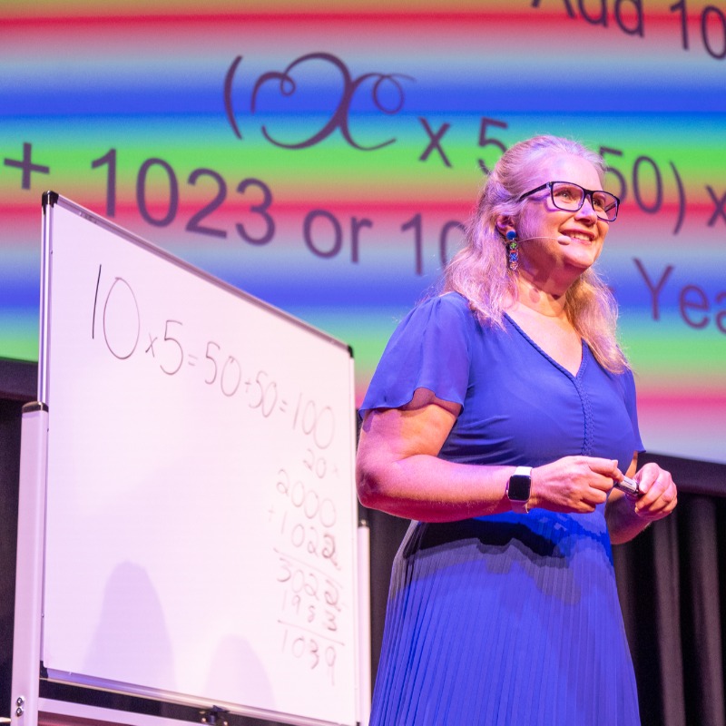 unisqaus's tweet photo. What a day at @WSFBrisbane ✨

Here we have our @MathsGirl presenting Maths Games to a (very) excited @QPAC audience...

Swipe to find out just how excited they were! 📽️