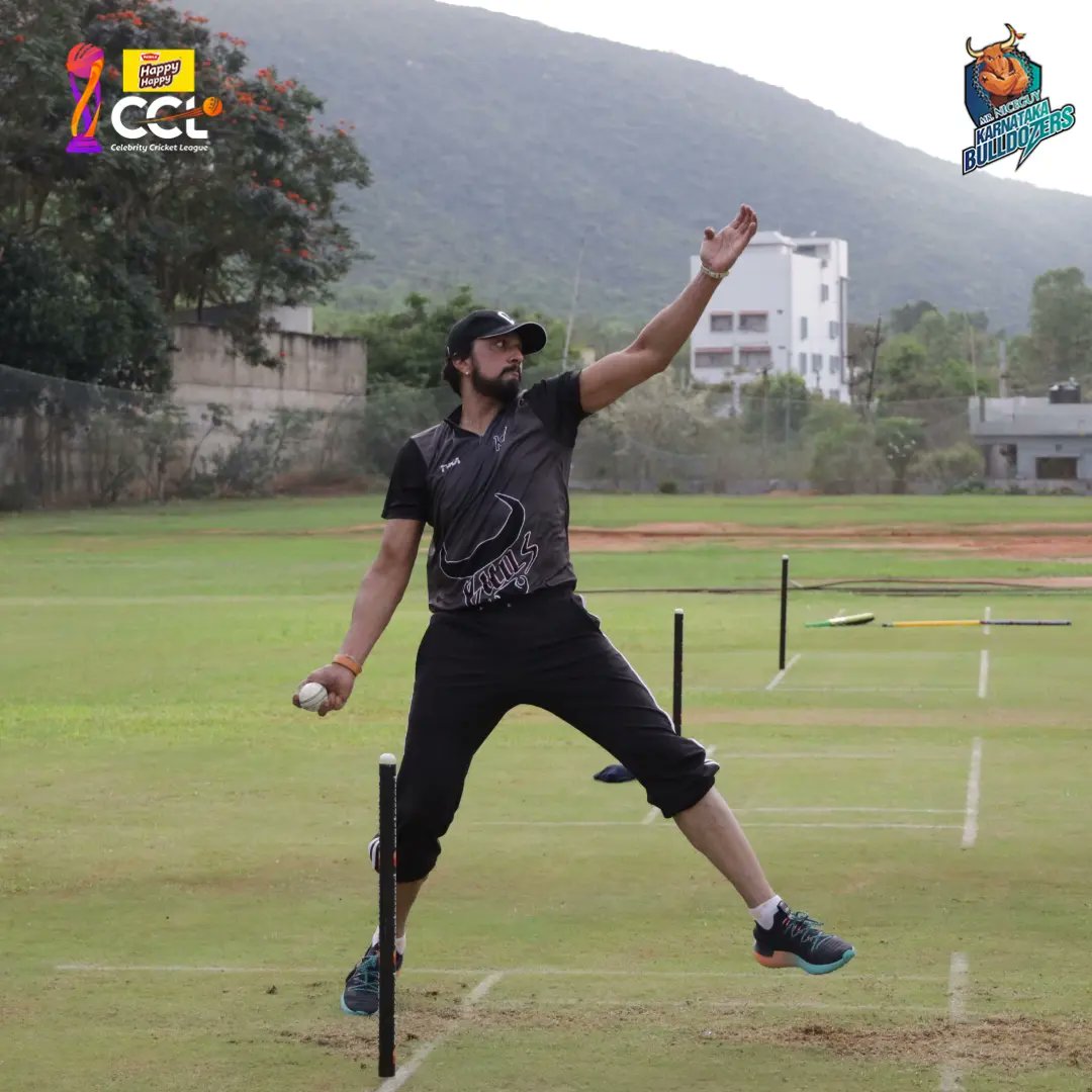 Kiccha Boss at age of 50 is playing cricket💥😇

And there is me at the age of 22 is struggling to wake up at 5AM 🥺

Please tell us the secret of ur energy @KicchaSudeep Boss😁🙏

#Kiccha46
#CCLG2023
#KicchaBOSS