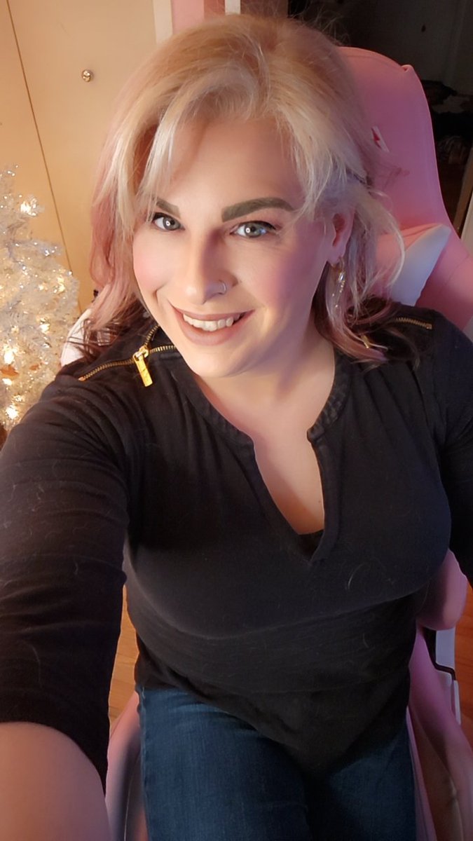 YoGirlKillz's tweet photo. 🚨LIVE NOW🚨
BIRTHDAY WEEK! Cute skins make you a better player.
More trash than anyone! 🗑 Come hang out and have some fun! @AutoFullGlobal #SeaOfThieves #deadbydaylight #TrashAF #fortnite #transgender #LGBT #LGBTQIA https://t.co/oFKWquAYJF https://t.co/UiexmjvQw4