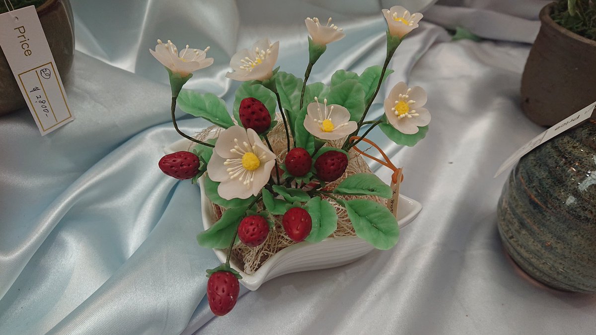 パンフラワー VANS x FLOUR SHOP by Amirah KassemがVans Store 各店とABC