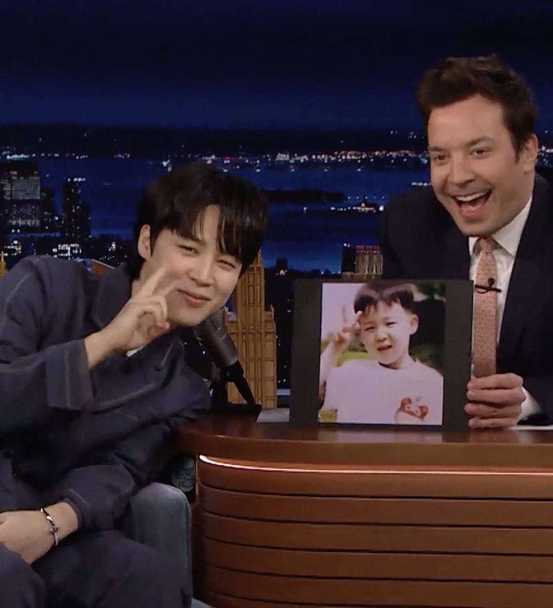 emesspace's tweet photo. จีมินน่ารักมากกกก ฮือออ 😭😭😭😭😭😭😭😭😭😭 #JiminOnFallon https://t.co/a6f2wo8Ucg