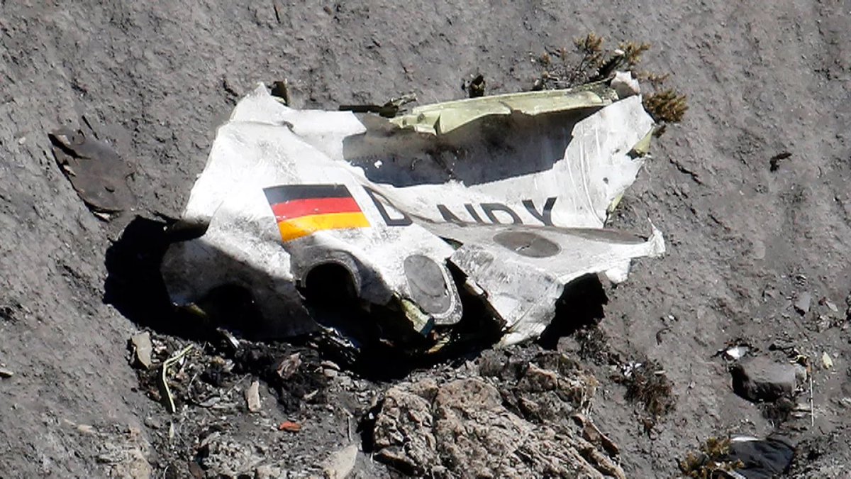 ⚫️ C’était il y a 8 ans déjà.

Triste anniversaire du crash de l’Airbus A320 de Germanwings #4U9525 dans les Alpes françaises.