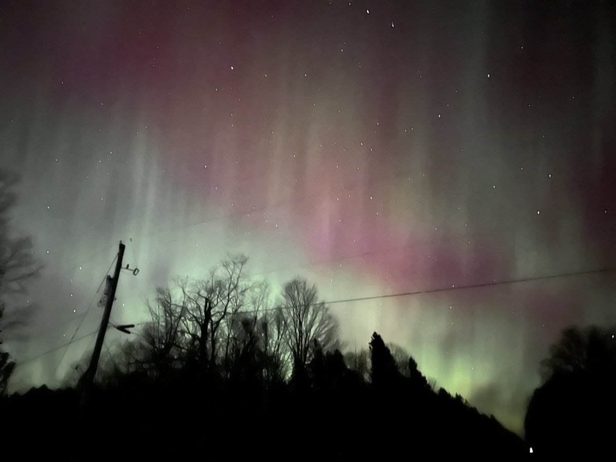 _xbriggx's tweet photo. I’m in shock at seeing it this bright. Located in Tobermory ON #northernlights #AuroraBorealis https://t.co/1869sXCLnc