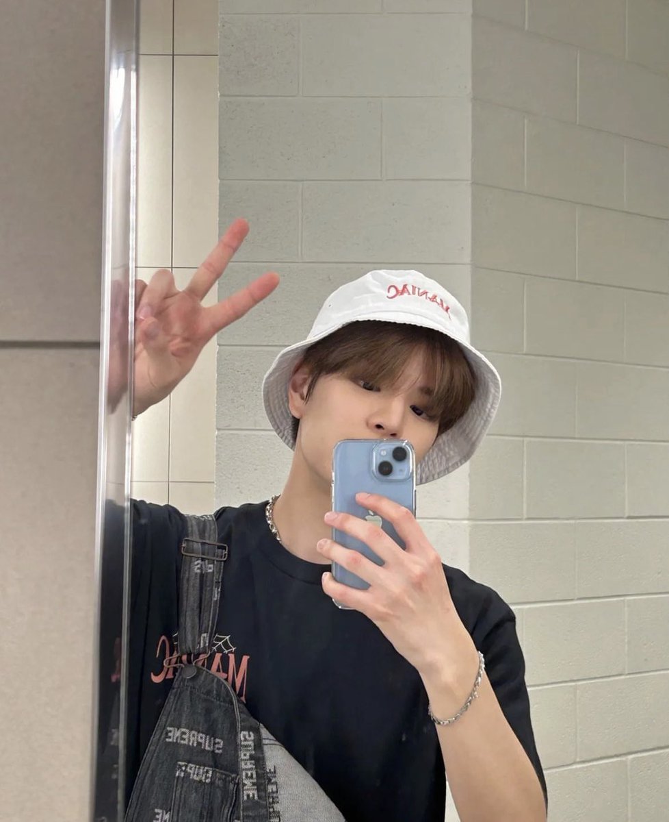 on-twitter-blue-is-such-a-seungmin-color