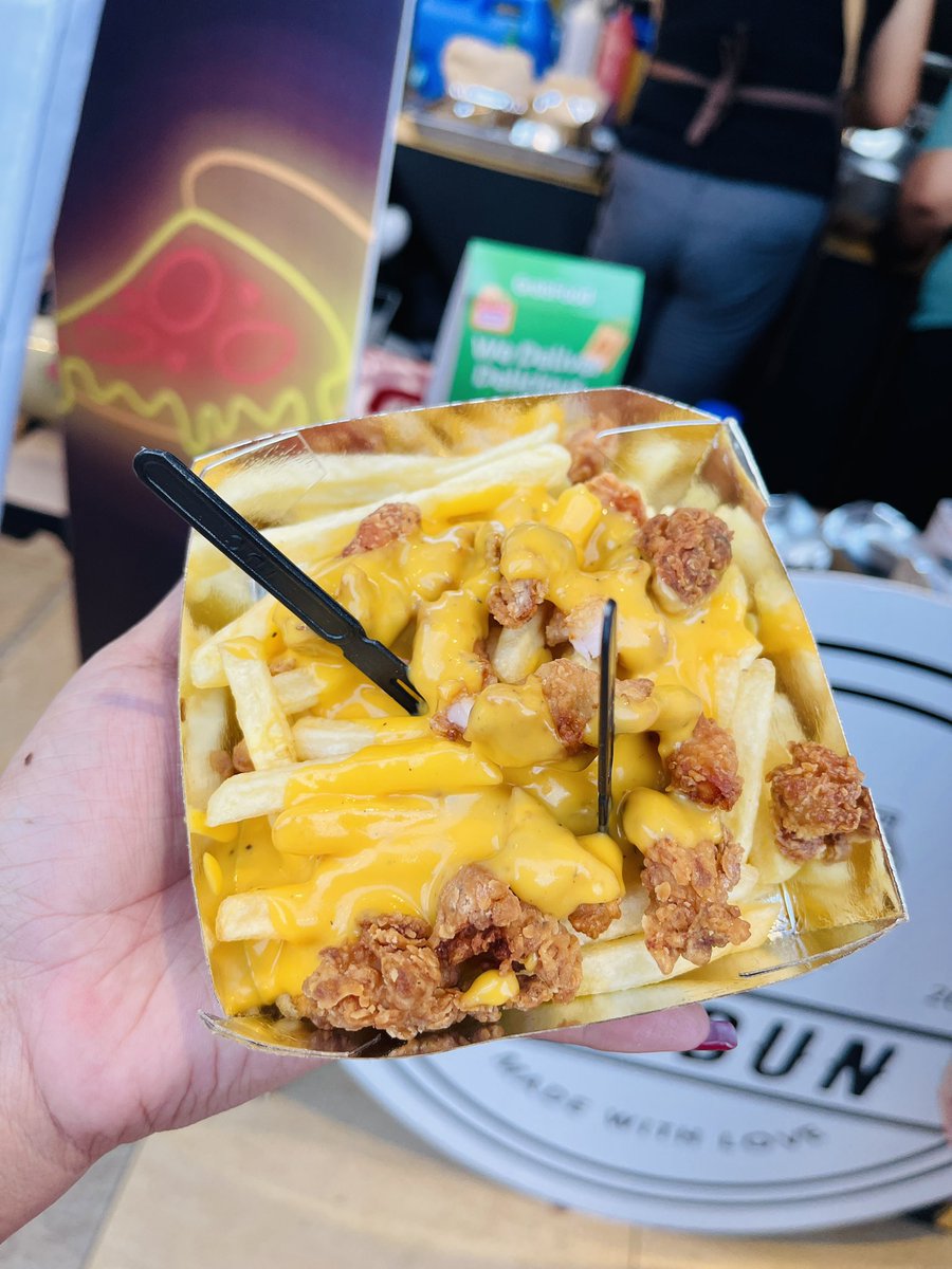 CdoLifestyle's tweet image. Lami pud ni cya mga besh in fairness! 😋

🍔 Ba Bun’s Chic Bun- 💯 real chicken with cheese sauce for only php75.00

📌 Centrio Ayala for the #BigBite Food Festival 

Gora na! 😍

#babun #cdofood #foodtrip #TakeABigBiteAtCentrio #CDOLifestyle