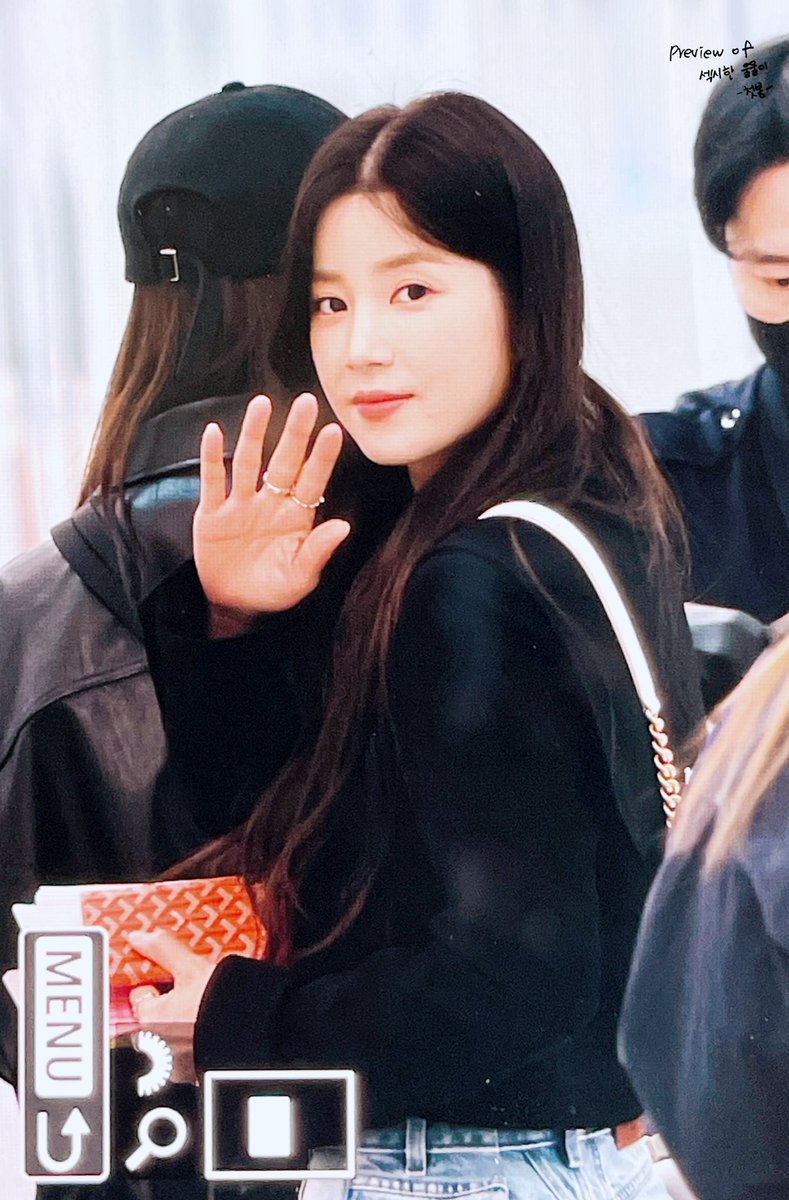firstspring_313's tweet photo. 첫봄 Preview🌸
230324 인천공항 출국
잘 다녀와요🥰

@Apinkpcr
#에이핑크 #Apink #초봄 #Chobom 
#박초롱 #초롱 #ParkChorong #Chorong #チョロン https://t.co/JF9mqAJC4B