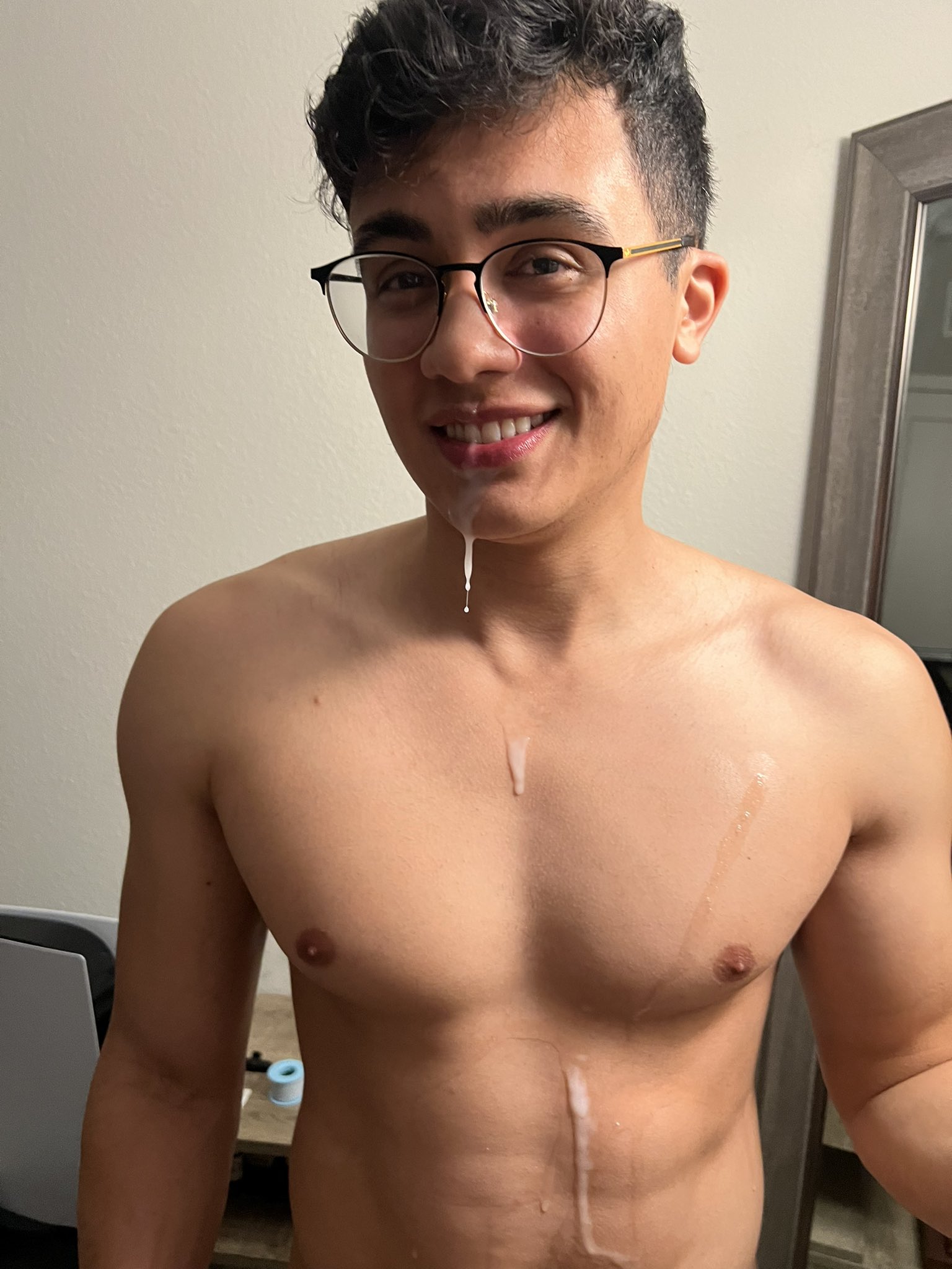 Luke Mimo в X: „Smile more. Thats all Im gonna say.  t.coQRiXDsCSW5“  X