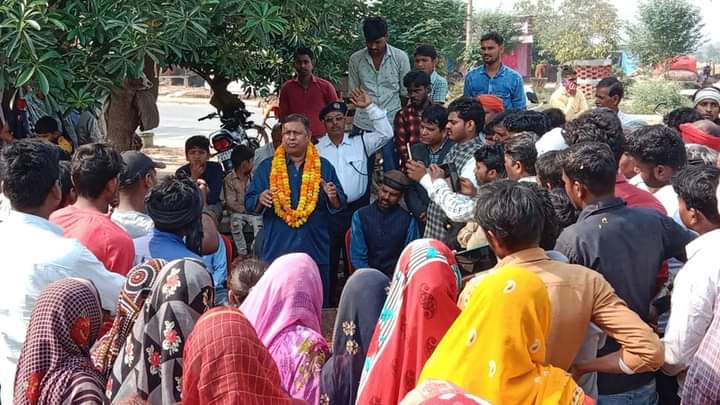 #ParivartanYatra #UttarPradesh #Day4

भारत मुक्ति मोर्चा व बहुजन क्रांति मोर्चा EVM भंडाफोड़ राष्ट्रव्यापी परिवर्तन यात्रा पार्ट- 2
ग्राम- पुरजागीर, जिला- मिर्ज़ापुर में उपस्थित जनसमुदाय को EVM घोटाले के बारे में जानकारी दी गई।