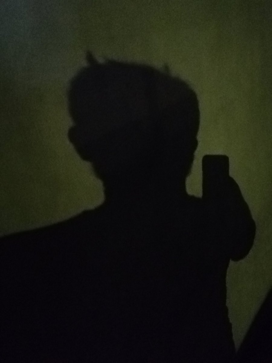 adapta_2's tweet photo. ... Yo pensando algo,
... Y en eso veo mi sombra!!!
#lamaldad #yodemalo #diablillodesdechiquillo https://t.co/se36l6i8Bx