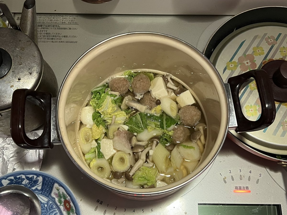 お昼ご飯で「ダイショーの『鶏だし醤油鍋』」を作りました。