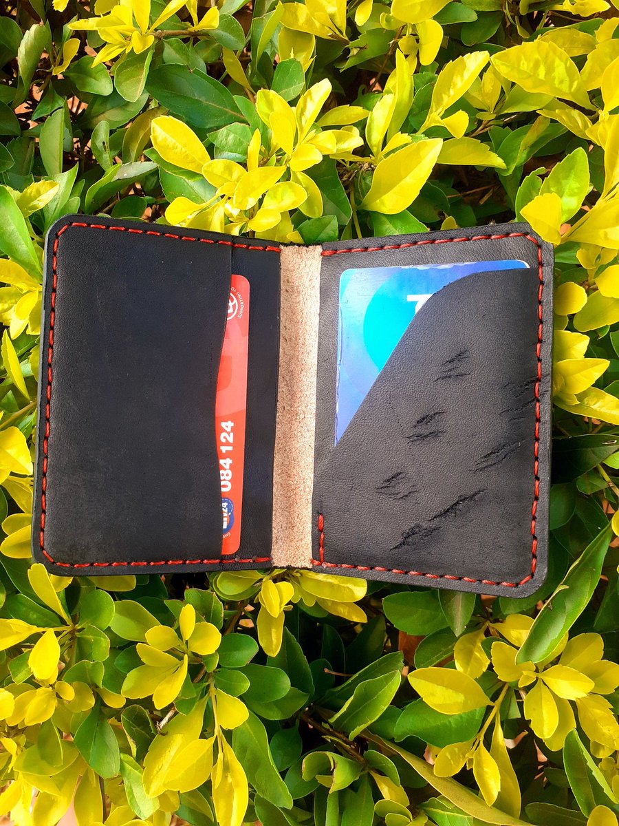 mothakwa's tweet photo. @Zama_Malunga I sell handcrafted leather accessories such wallets, cardholders, clutch bags and other accessories https://t.co/8jTGxbiuJs