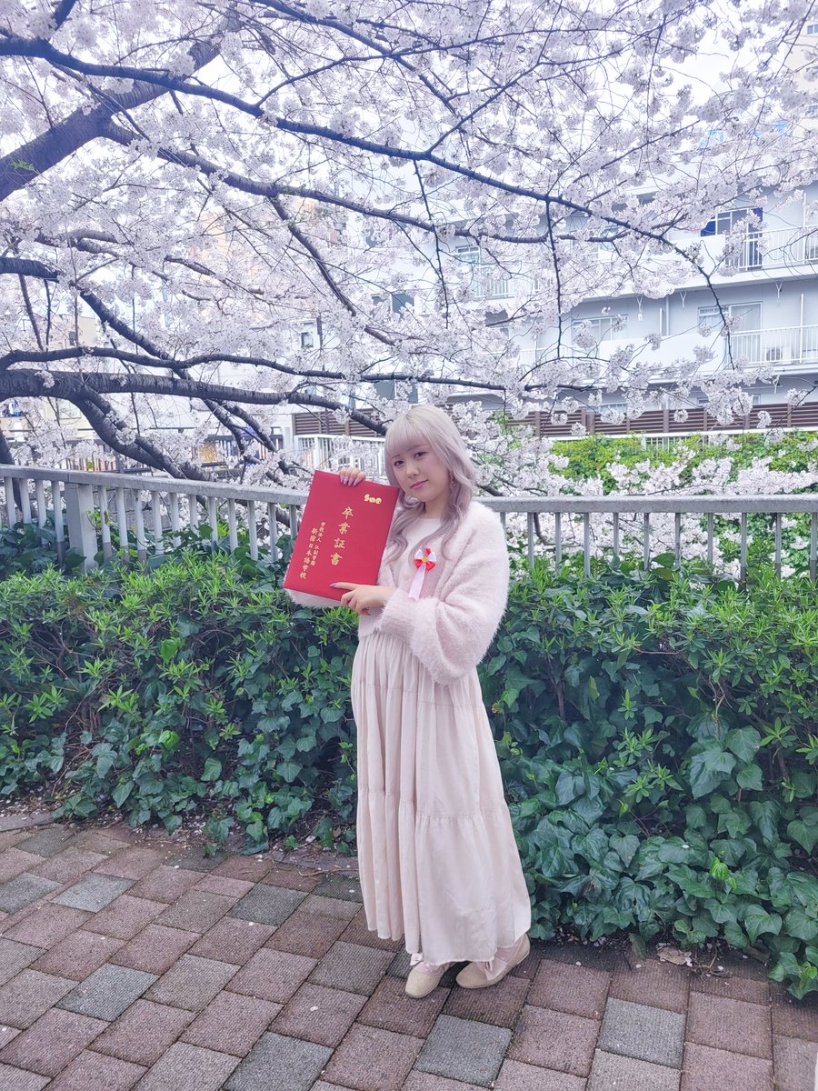_asa_a_'s tweet photo. 日本語学校、卒業しました🌸🫧 https://t.co/hCkbjYJ06a