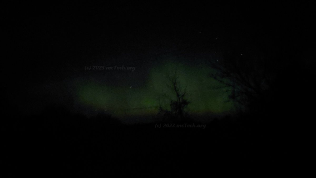 #northernlights
Northern Lights 2023-03-23/24 from near Mecosta, MI, USA

Please excuse the jitter. This was taken in 30F temps from handheld phone camera after a half mile walk to find a dark place. =)
