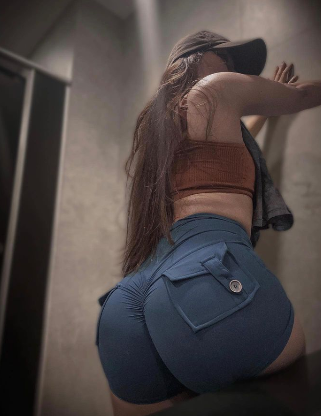 给姐姐点赞的j增加5厘米！姐姐给你摸大屁股！#母狗 #蜜桃臀 #大长腿