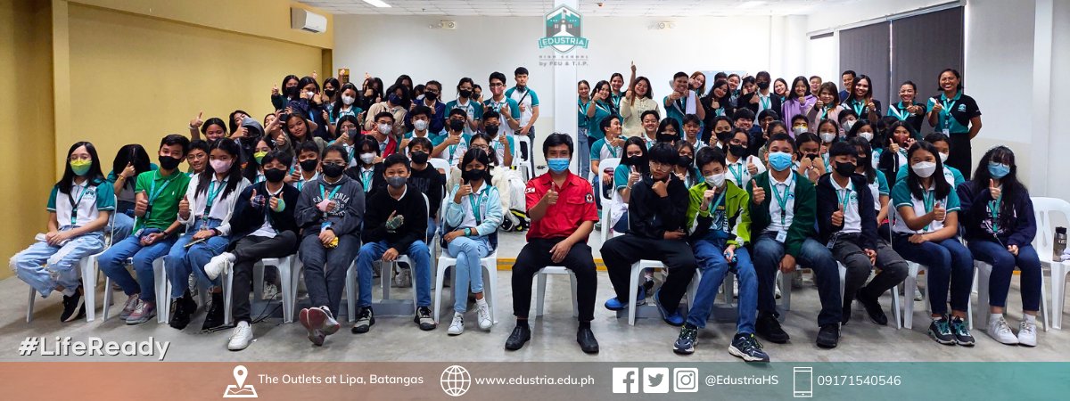 EdustriaHS's tweet photo. Now more than ever we are committed to being #LifeReady!
#FirstAidTraining
#LifeReady
#EdustriaHighSchool
#DynamicTeachingAndLearning https://t.co/tcAB64ua4x